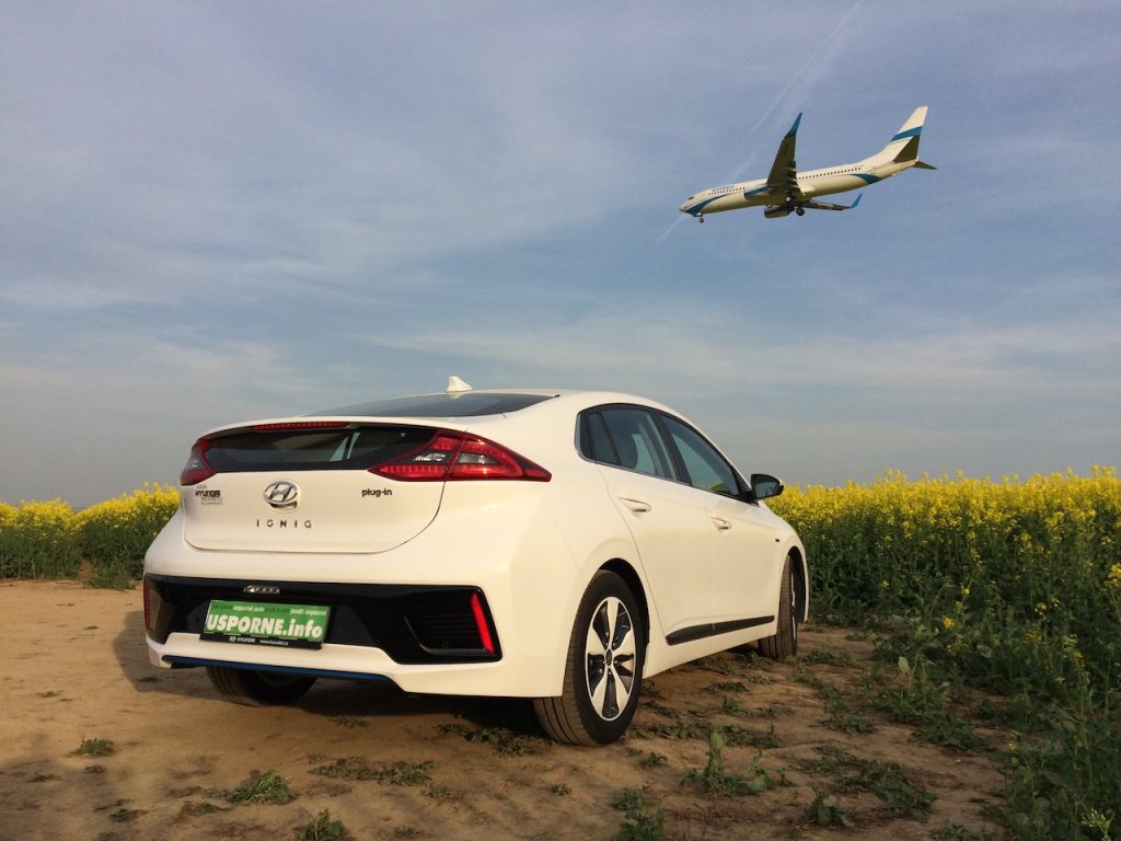 Hyundai Ioniq Plug-in Hybrid - s letadlem