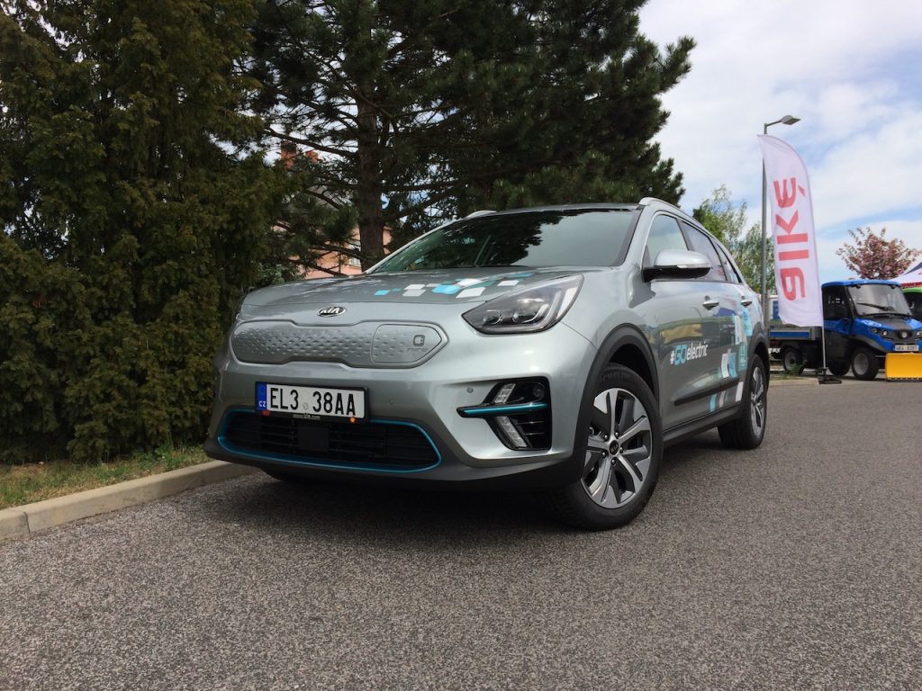 Elektromobil Kia e-Niro - zepredu/z boku