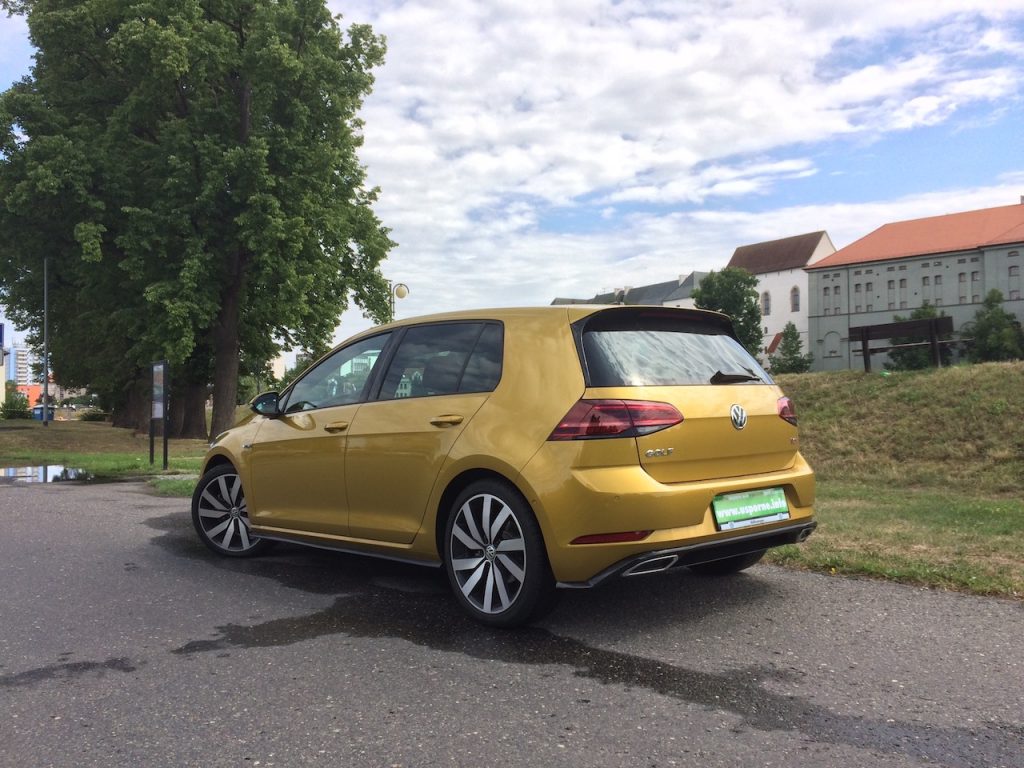 Volkswagen Golf 1,5 TSI - zezadu