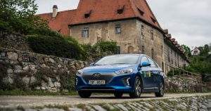 Hyundai Ioniq - Český Krumlov - zepředu - Petr Skřivánek - náhled