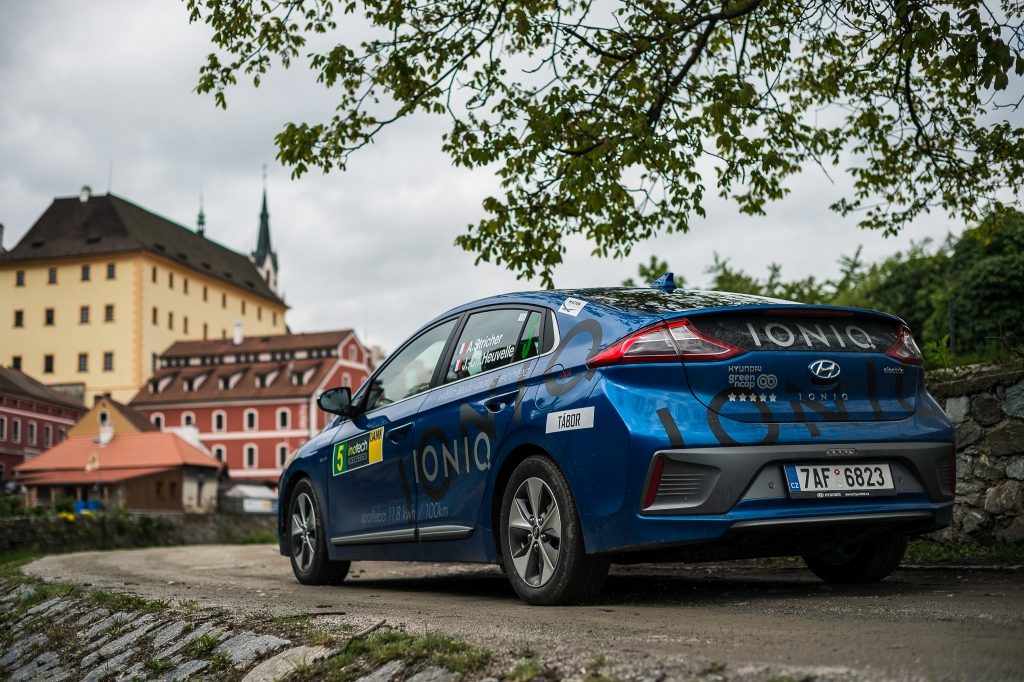 Hyundai Ioniq - Český Krumlov - zezadu - Petr Skřivánek