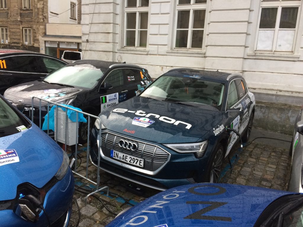 Audi e-tron na ECO energy Rally Bohemia nabíjení - zepředu