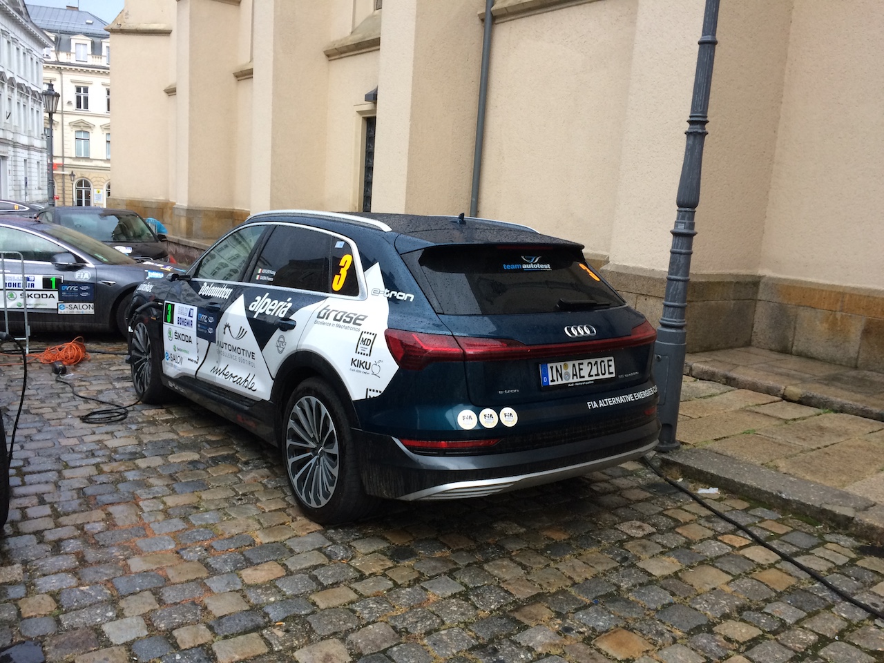 Audi e-tron na ECO energy Rally Bohemia nabíjení - zezadu