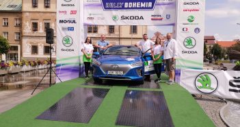 #EcoRallyTeamCZ s vozem Hyundai Ioniq vyhrál hodnocení spotřeby na Rally Bohemia Hyundai Ioniq Electric #EcoRallyTeamCZ na cílové rampě