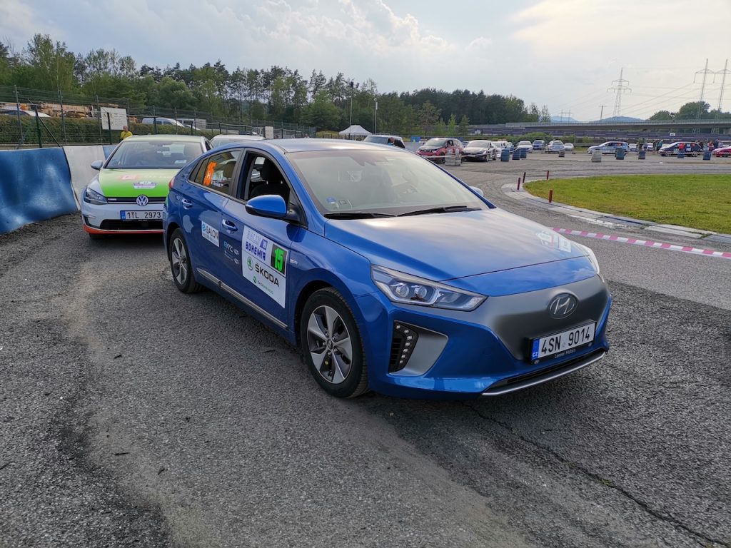 Hyundai Ioniq Electric #EcoRallyTeamCZ - zepředu - Autodrom Sosnová