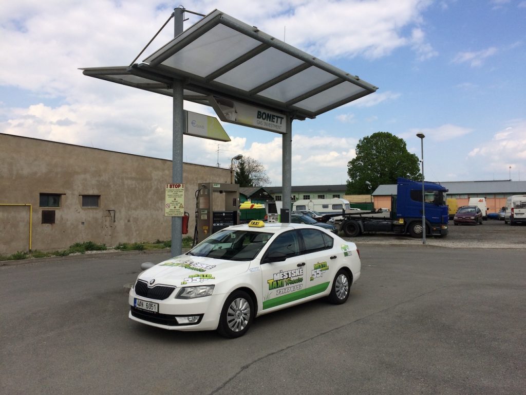 Škoda Octavia G-TEC na CNG stanici Bonett