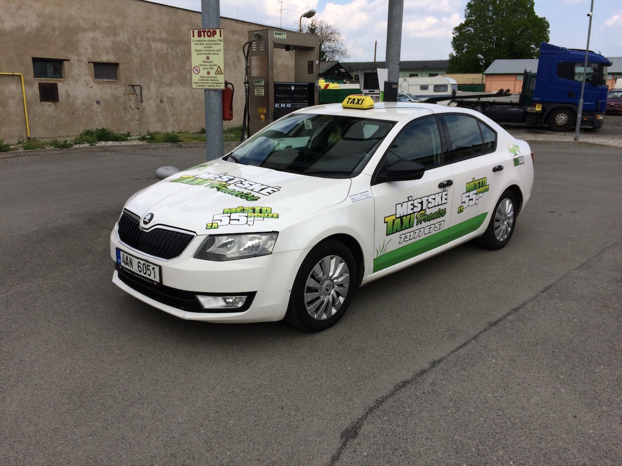 Škoda Octavia G-TEC Taxi Frida tankuje CNG