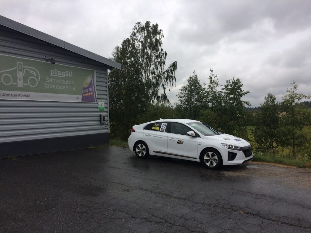 Hyundai Ioniq Electric - #EcoRallyTeamCZ během přestávky na EcoRun 1000 jezer