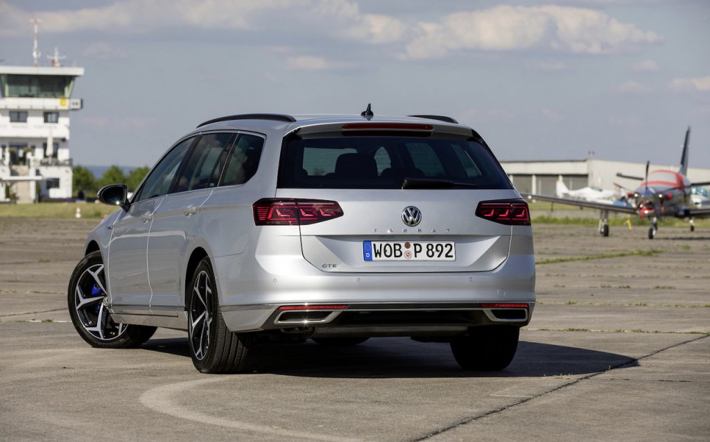 Nový Volkswagen Passat GTE Variant zezadu