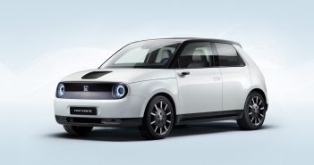 Honda e se od studie po sériový vůz moc nezměnila Elektromobil Honda e - zepředu