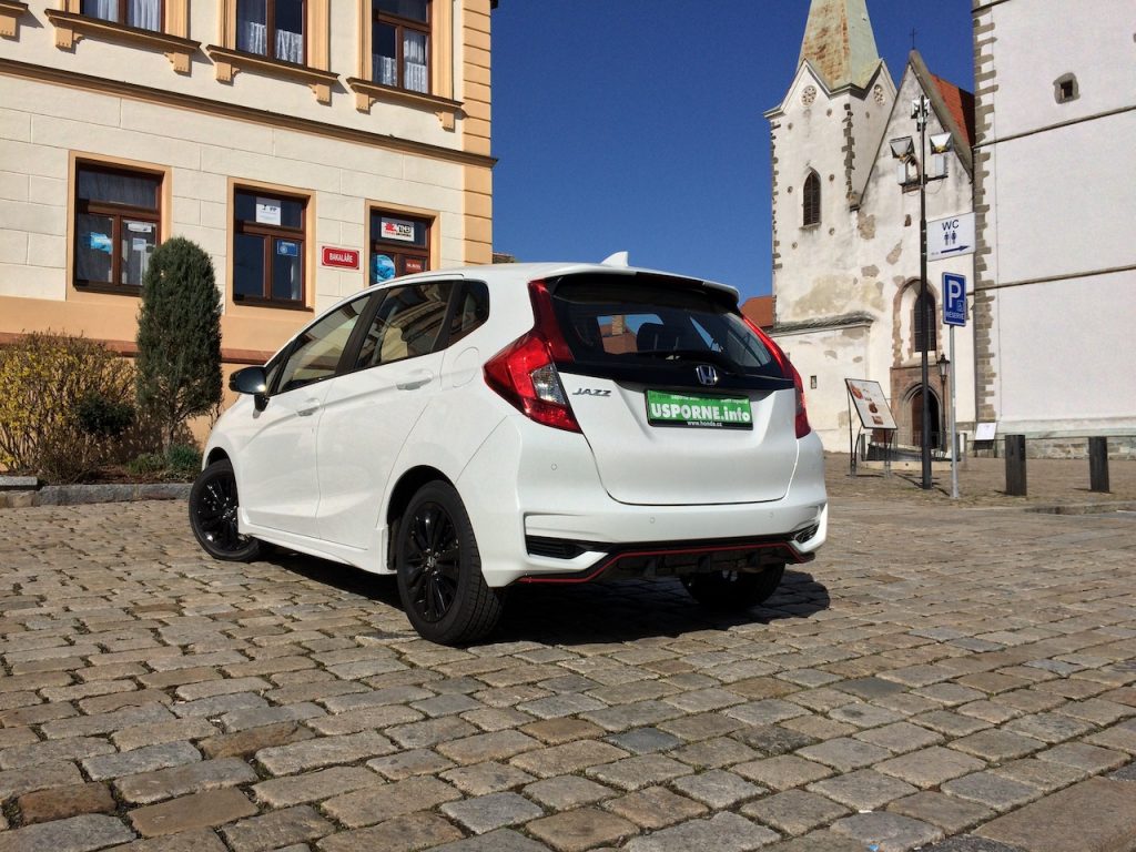 Honda Jazz Dynamic 1,5 i-VTEC 96 kW CVT - zezadu