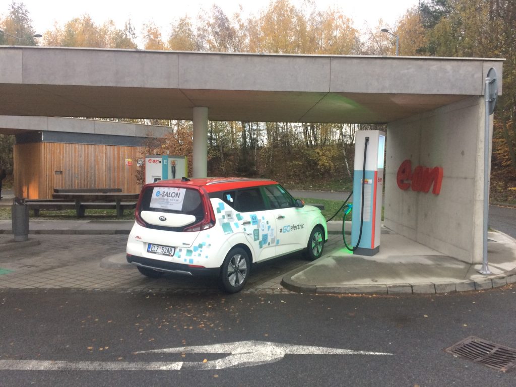 E-Challenge 2019 #EcoRallyTeamCZ - čtvrté nabíjení - Benzina/E-ON Vystrkov