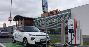 #EcoRallyTeamCZ na závodu E-Challenge 2019 E-Challenge 2019 #EcoRallyTeamCZ - druhé nabíjení - Globus Ostrava