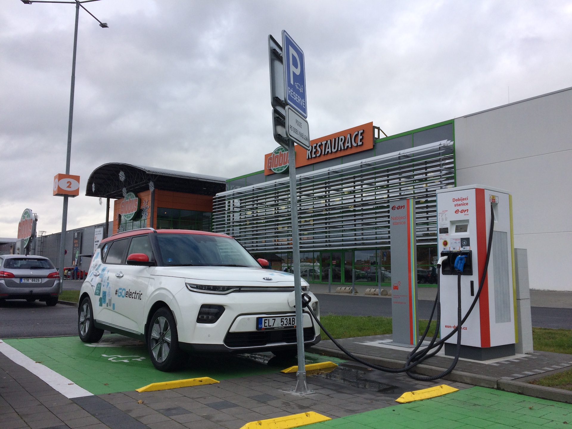 E-Challenge 2019 #EcoRallyTeamCZ - druhé nabíjení - Globus Ostrava