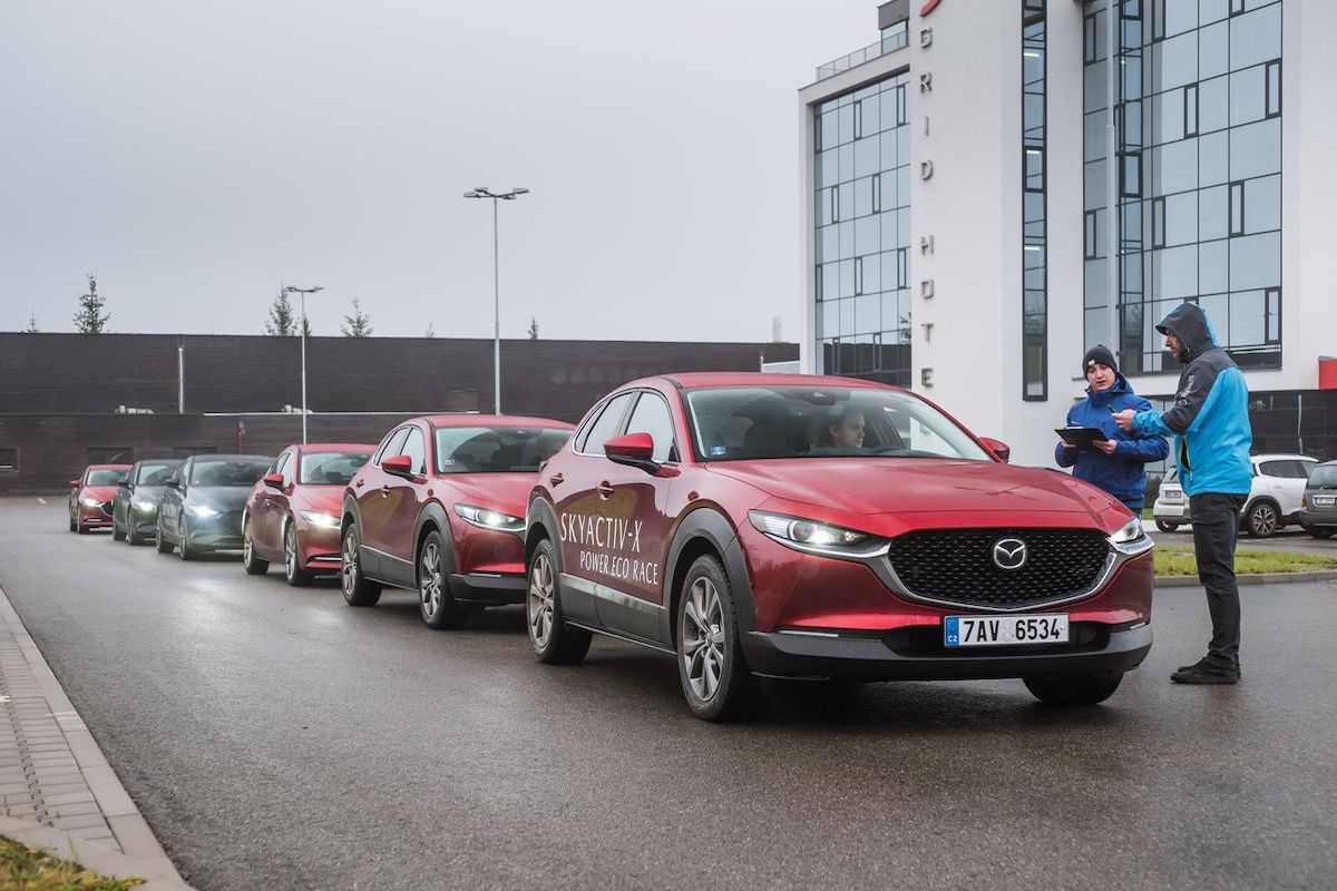 Skyactiv-X Power Eco Race - všechny vozy na startu