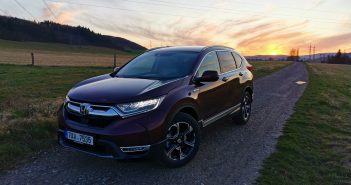 Honda CR-V Hybrid 4×4, místo rekordu úsporný rozvoz roušek Honda CR-V Hybrid 4WD - zepředu