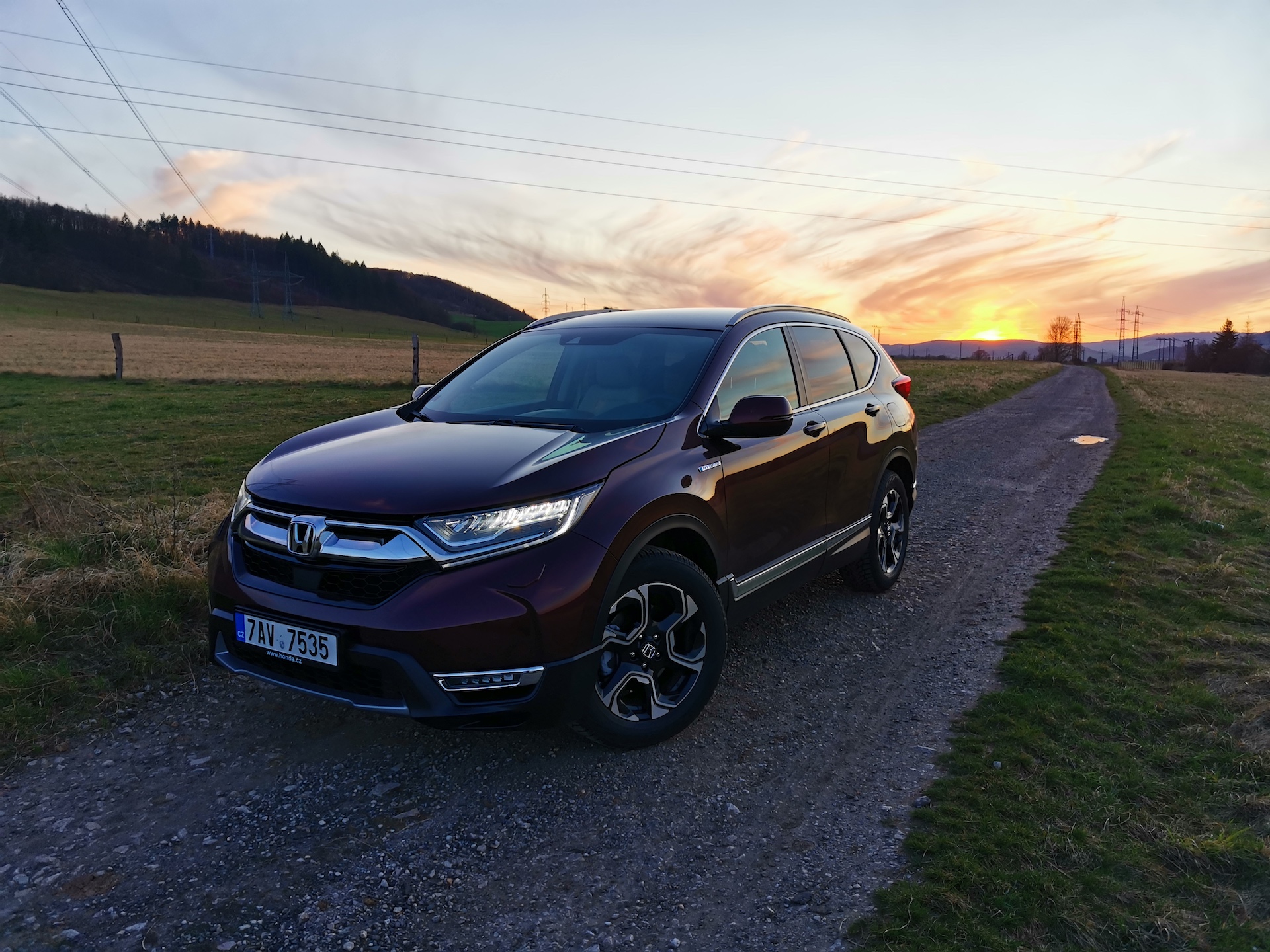 Honda CR-V Hybrid 4WD - zepředu