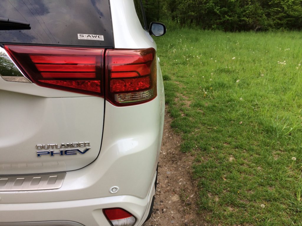 Mitsubishi Outlander PHEV MY19 - plaketka plug-in hybrid