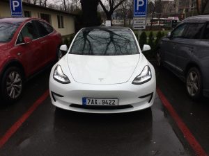 Tesla Model 3 - zepředu