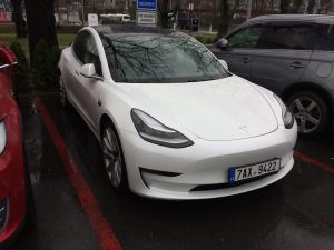 Tesla Model 3 - zepředu