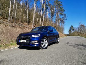 Audi Q5 55 TFSI e Quattro - zepředu