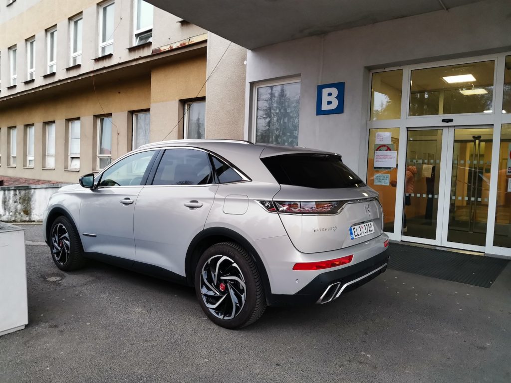 DS7 Crossback E-tense 4x4 - Nemocnice Cheb - zezadu