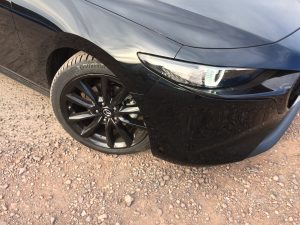 Mazda 3 Skyactiv X - přední kolo