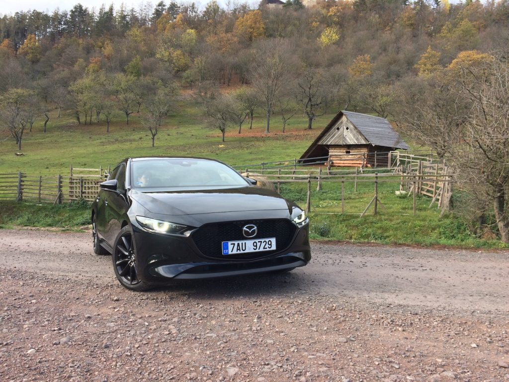 Mazda 3 Skyactiv X - zepředu