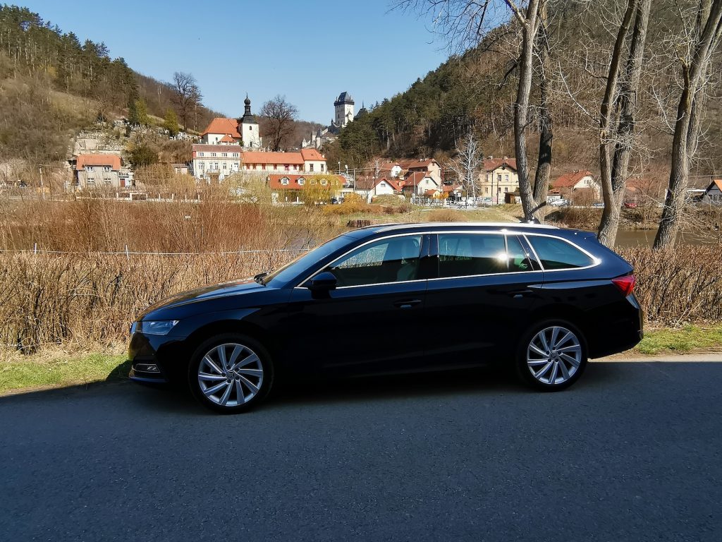 Nová Škoda Octavia - z boku