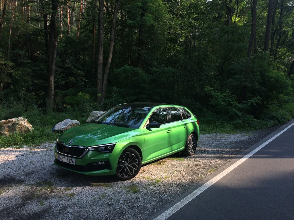 Škoda Scala 1.0 TSI 85 kW - z boku