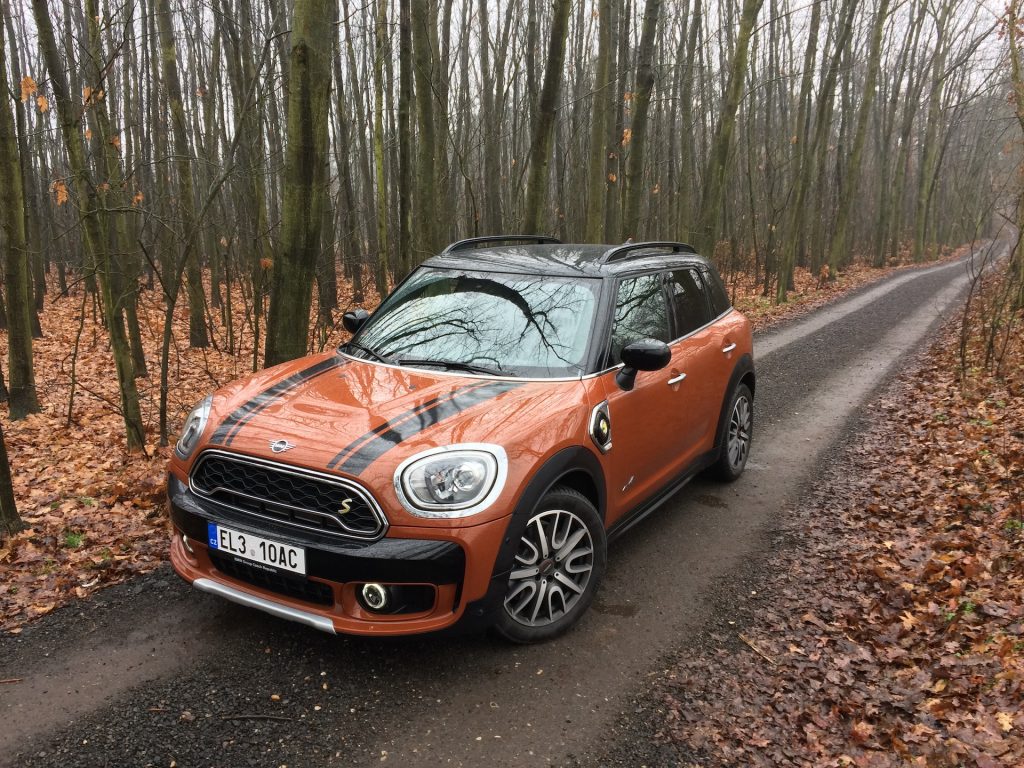 Mini Cooper S E Countryman All4- pohled zepředu