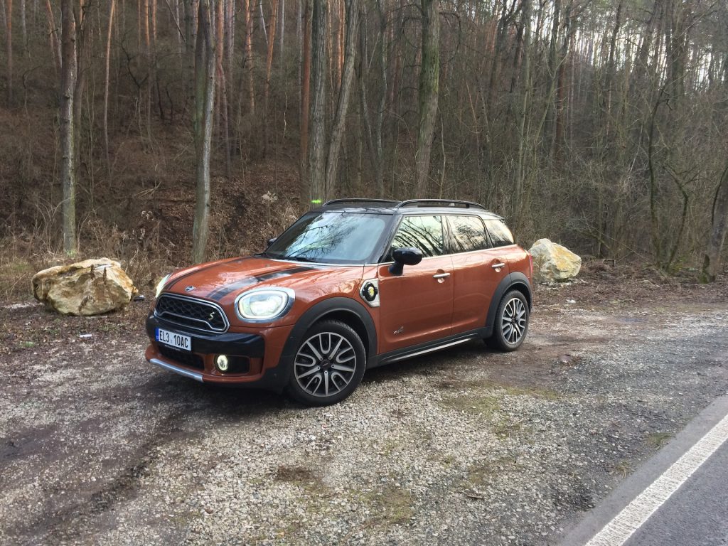 Mini Cooper S E Countryman All4 -z boku