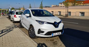 Úsporné doručení Covmask elektromobilem Renault ZOE R135 Renault ZOE - Nemocnice Hořovice