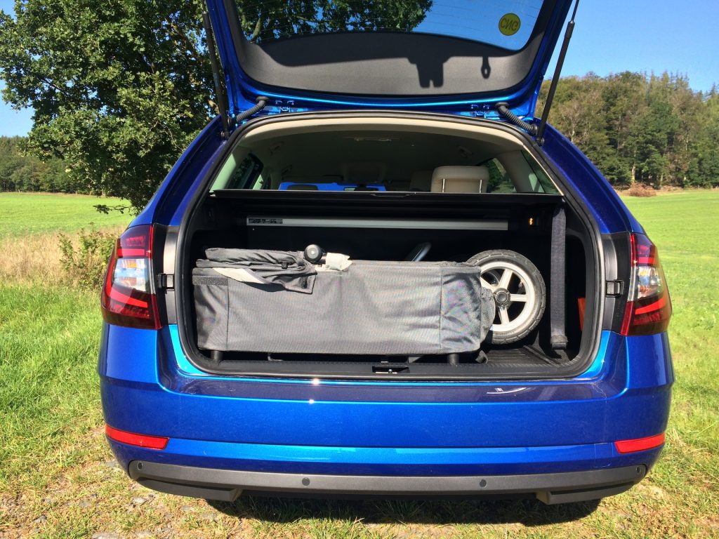 Škoda Octavia Combi 1.5 G-TEC 96 kW DSG - kočárek v kufru