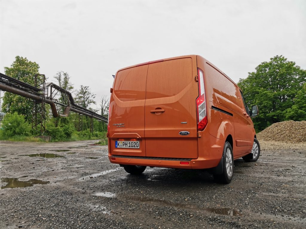 Ford Transit Custom PHEV (plug-in hybrid) zezadu