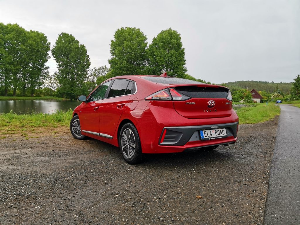 Hyunda Ioniq Plug-in hybrid (PHEV) zezadu