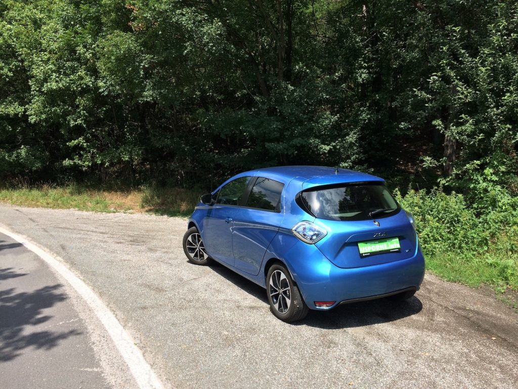 Renault ZOE R110 - zezadu, z boku