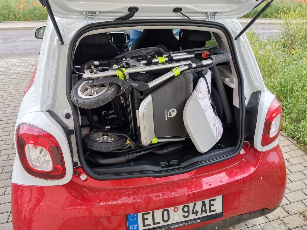 smart EQ forfour - kočárek v kufru