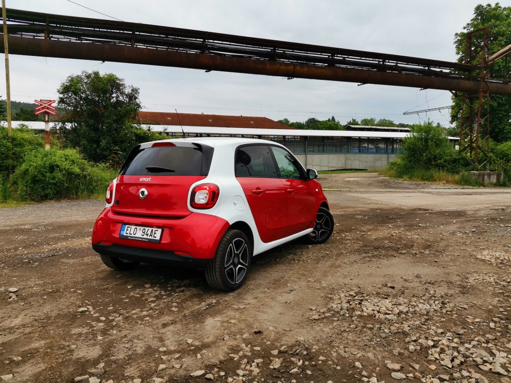 smart EQ forfour - zezadu z boku