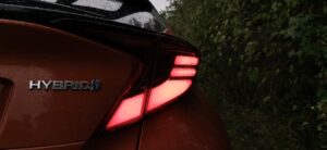 Toyota C-HR Hybrid - označení motorizace