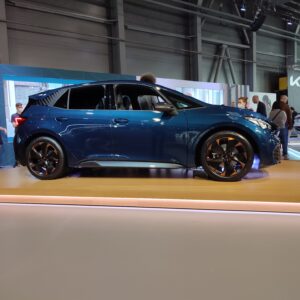 Cupra Born z boku