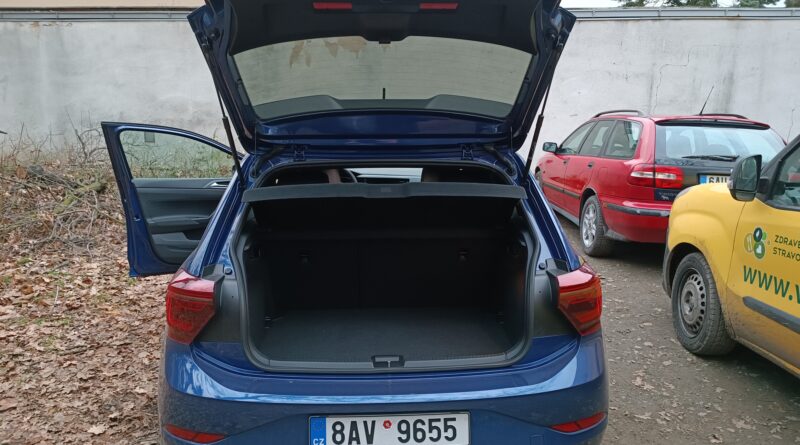 Volkswagen Polo R-Line - zavazadlový prostor