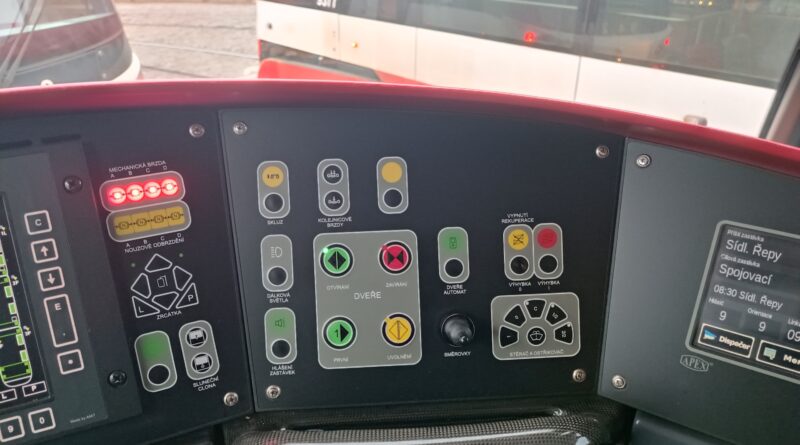 Tramvaj Škoda 15T - ovládání