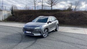 Hyundai Nexo - předobok shora