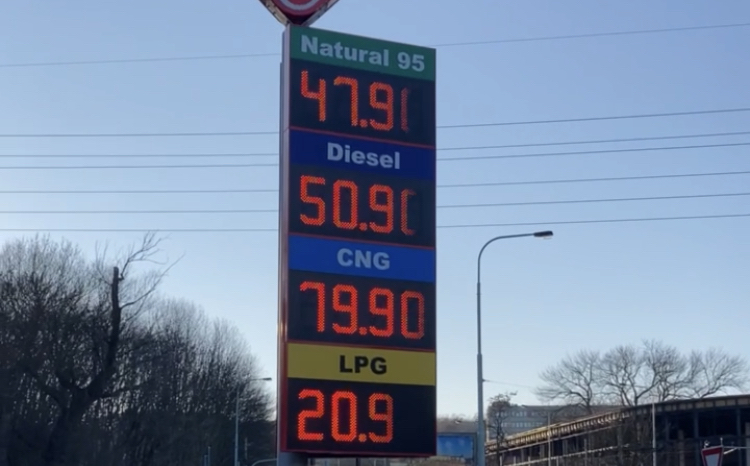 Vývoj cen paliv: cena v Česku