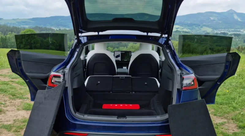 Tesla Model Y - zavazadlový prostor
