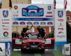 MG EHS PHEV na cílové rampě BOHEMIA ECO ENERGY REGULARITY 2022