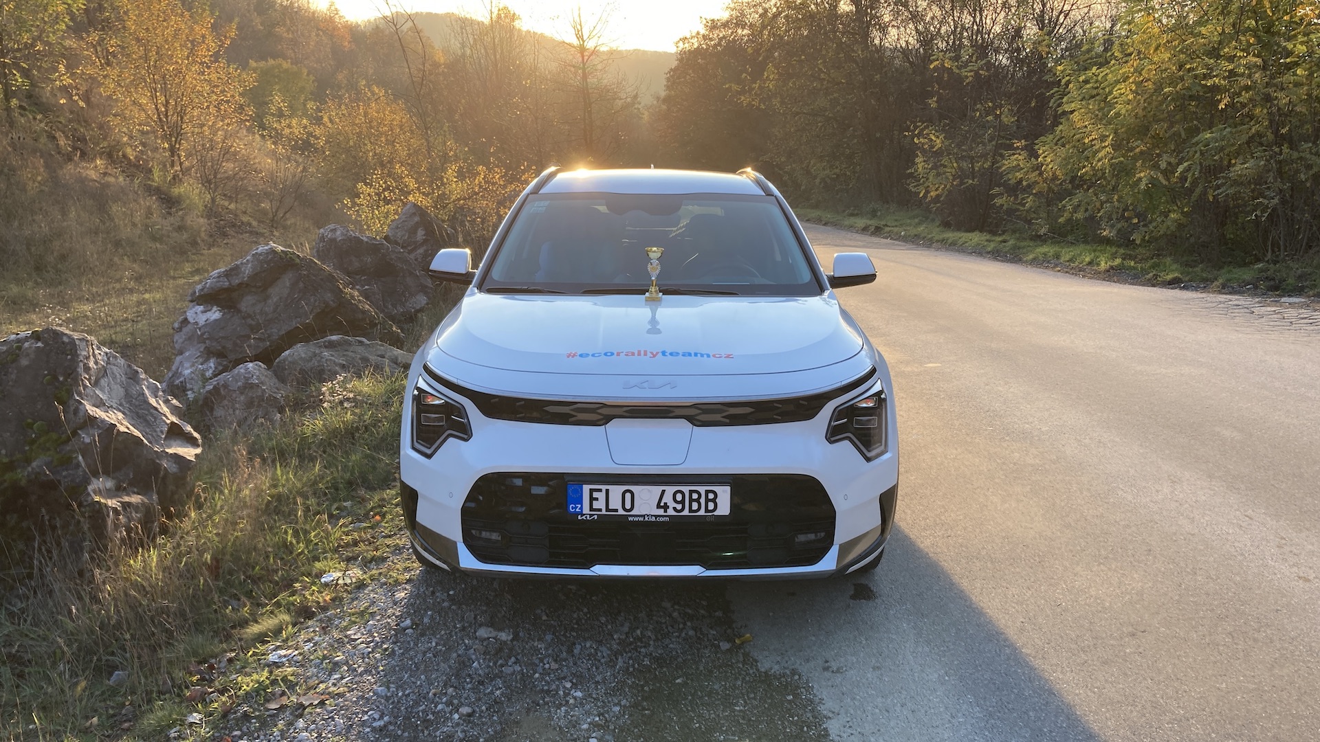 Kia Niro EV a pohár za 3. místo z Classic Rally Šumava 2022