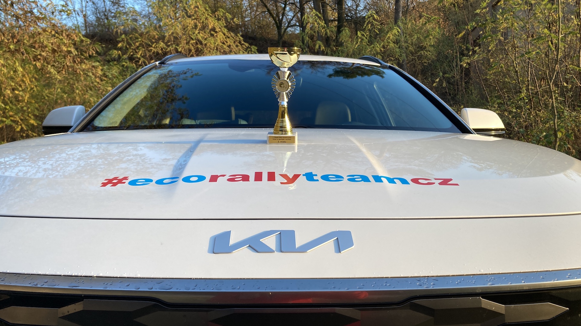 Kia Niro EV a pohár za 3. místo z Classic Rally Šumava 2022