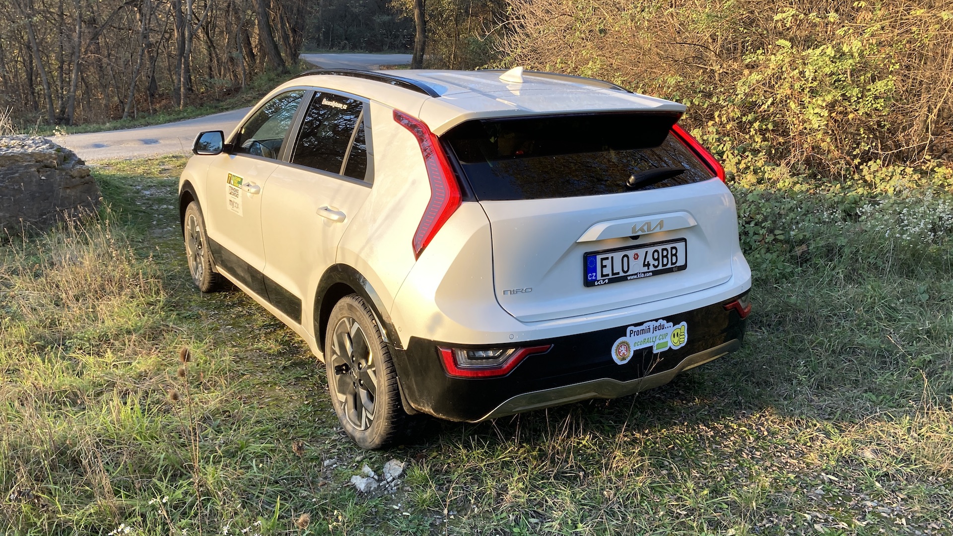 Kia Niro EV a pohár za 3. místo z Classic Rally Šumava 2022